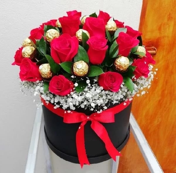 BOX 18 ROSES WITH FERRERO ROCHER