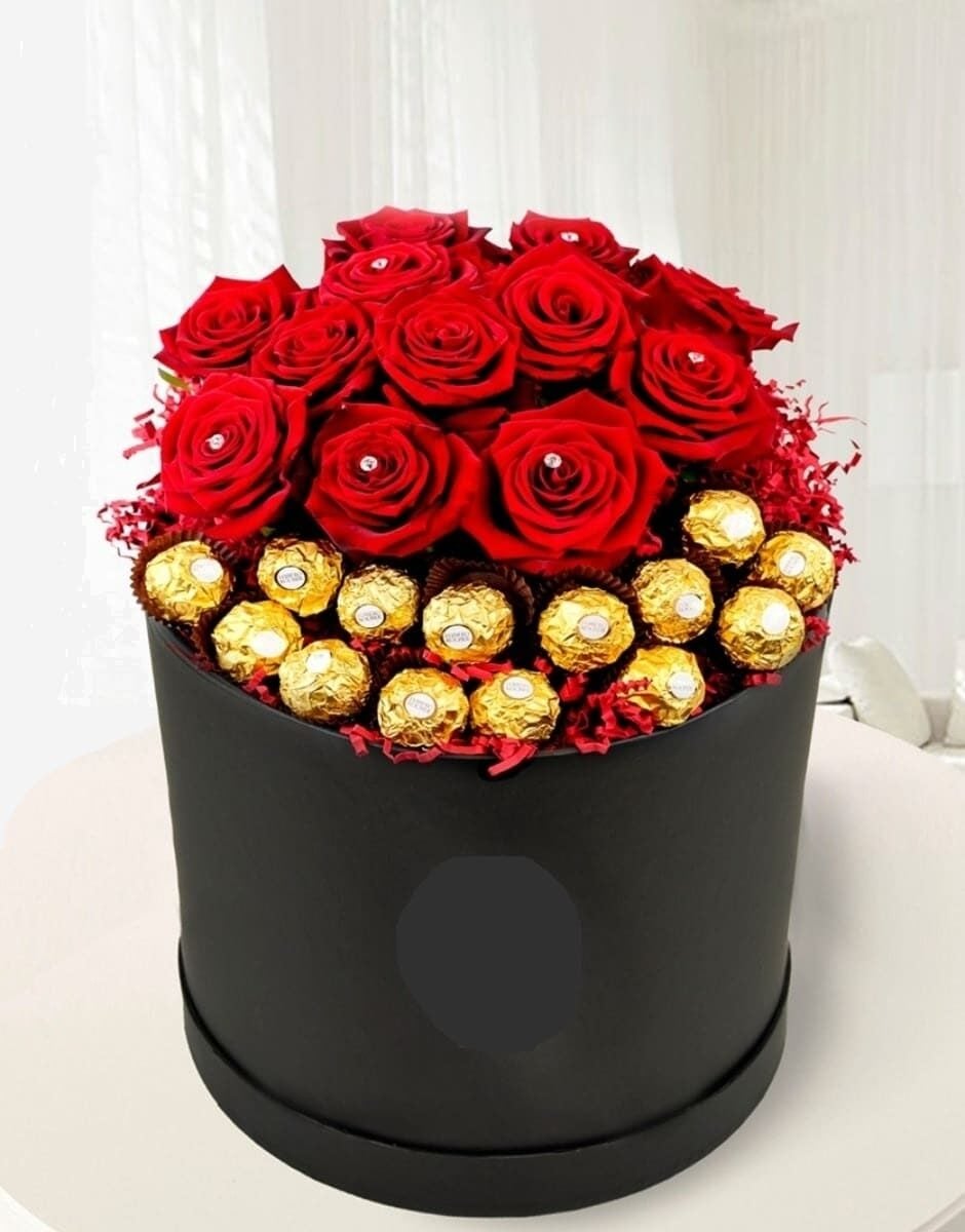 BOX WITH DIAMOND ROSES AND FERRERO ROCHER