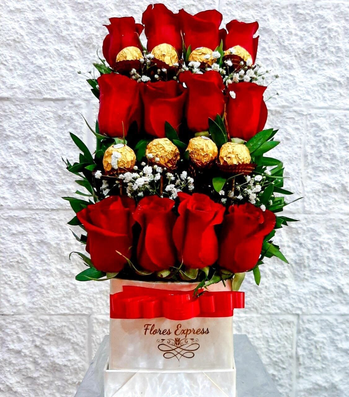 ROSES AND FERRERO LADDER BOX