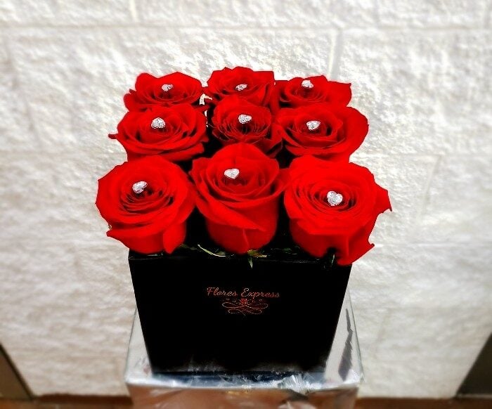 Box 9 diamond roses