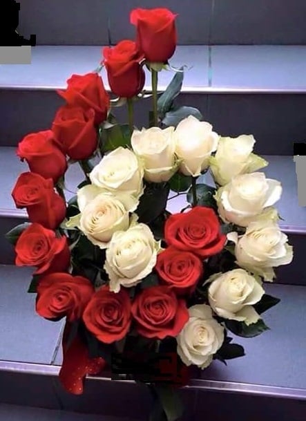 Floral arrangement Red and White Roses in Spiral