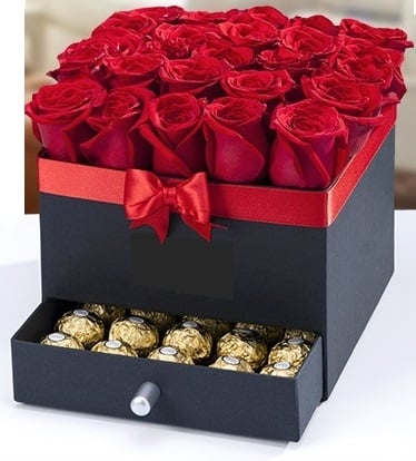 BOX WITH 25 ROSES AND SURPRISE BOX WITH FERRERO
