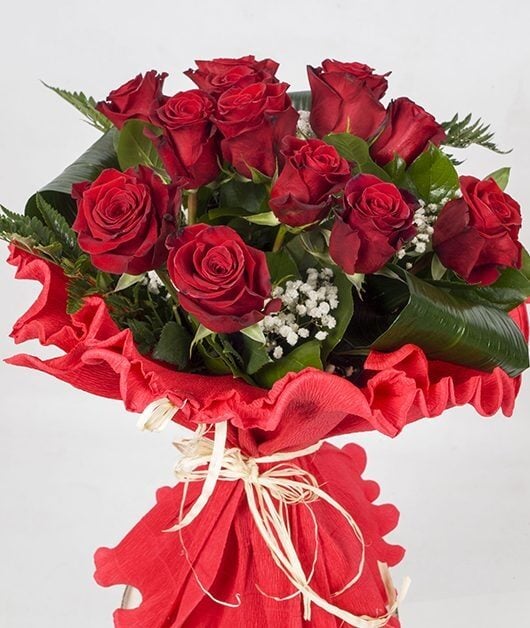 Italian bouquet 12 imported medium roses