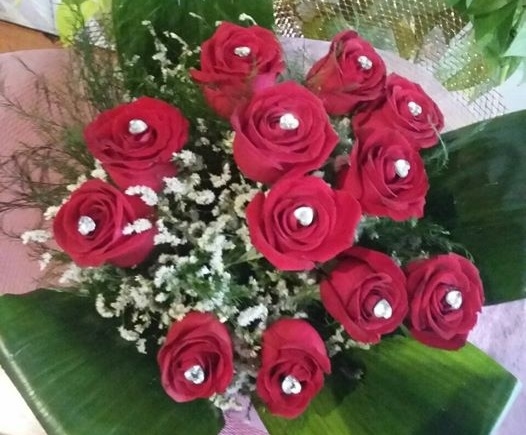 DIAMOND ROSES