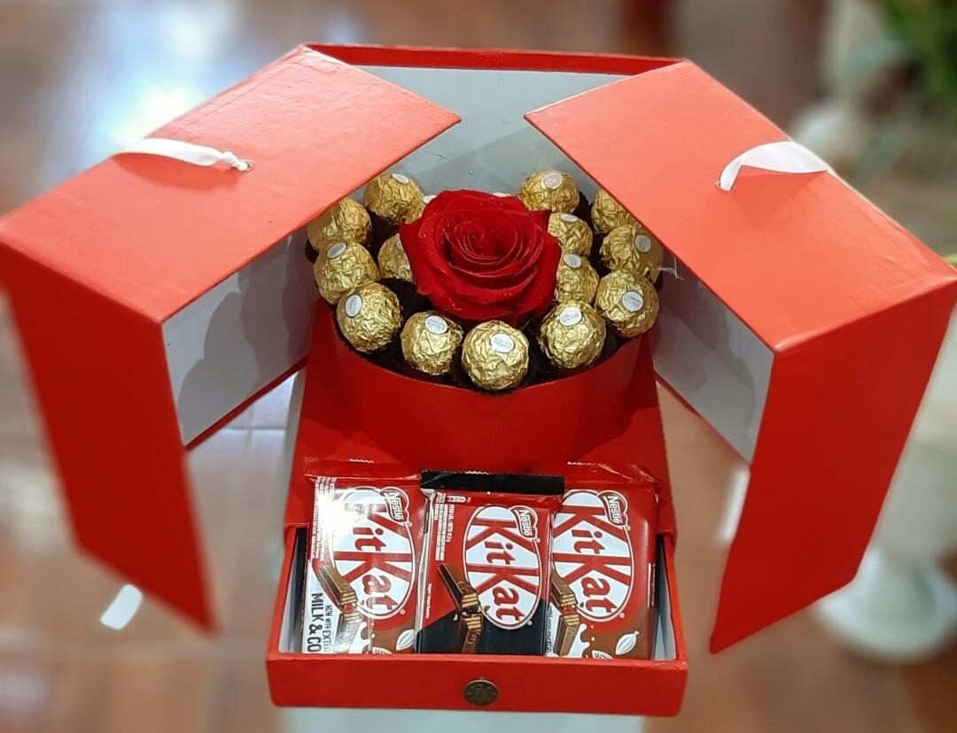 SWEET SURPRISE BOX