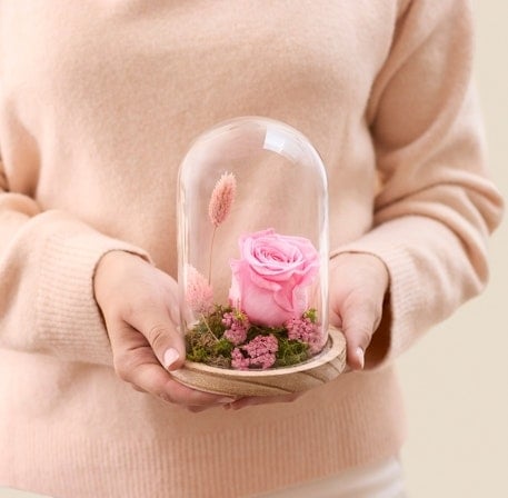 Eternal rose arrangement