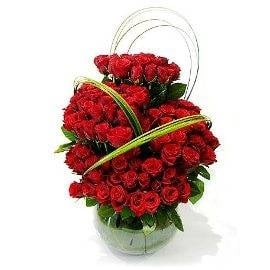 125 Red Roses Cascade (125 Roses)