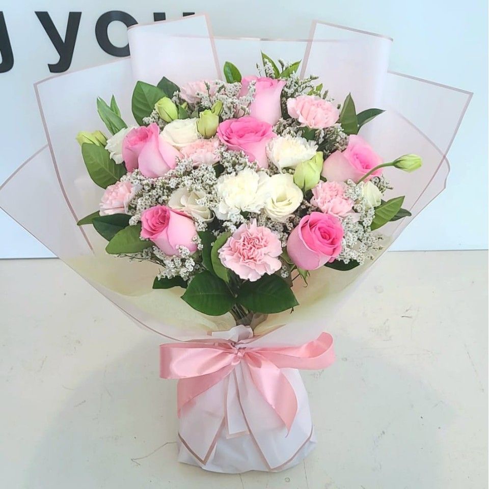 Pink rose and White and pink carnatiion bouquet (Medium)