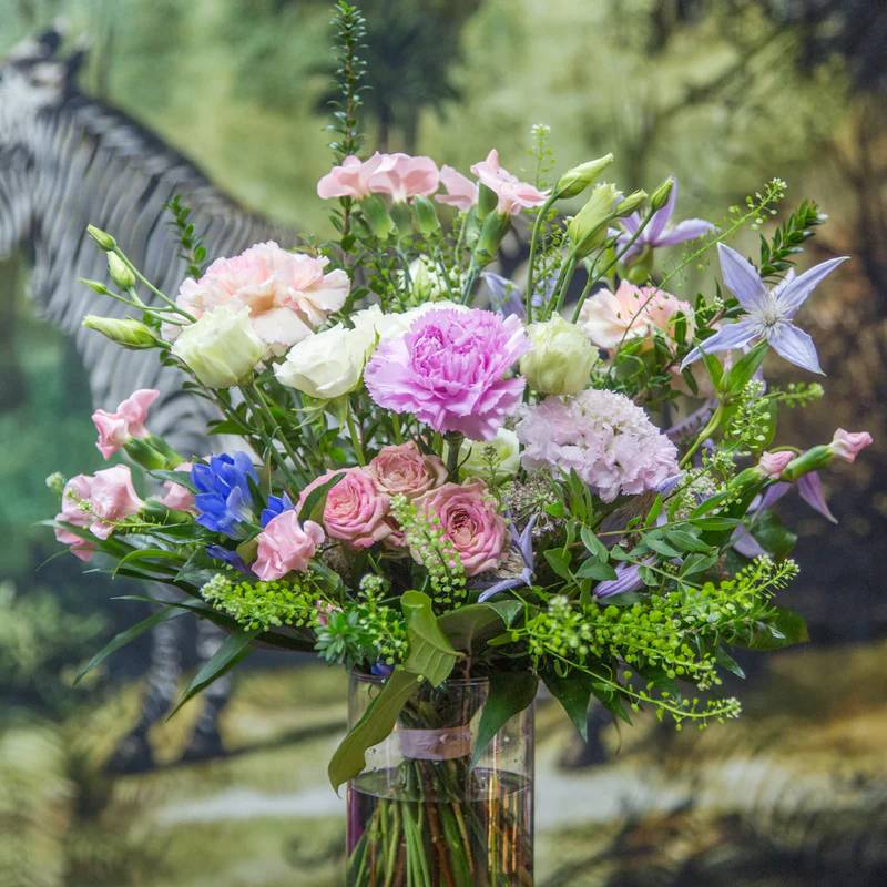 Half-height bouquet (more impressive1)
