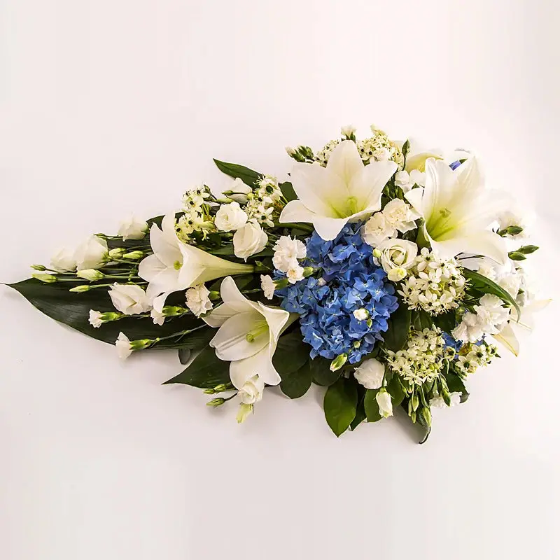 Hautavihko, valkolilja ja hortensia