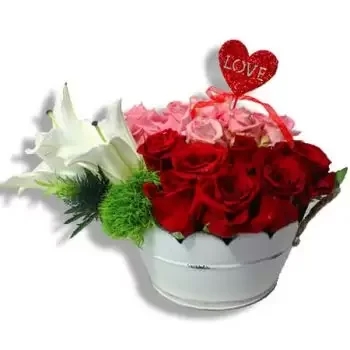Red and pink roses with lilies