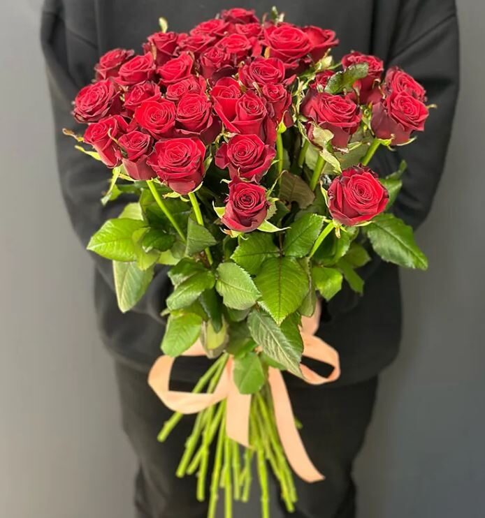 33 high red roses 70 cm (VIP)