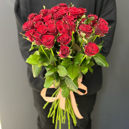 33 high red roses 70 cm (Usual)