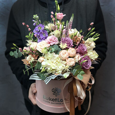 Flowers in a hat box "First love" (Usual)