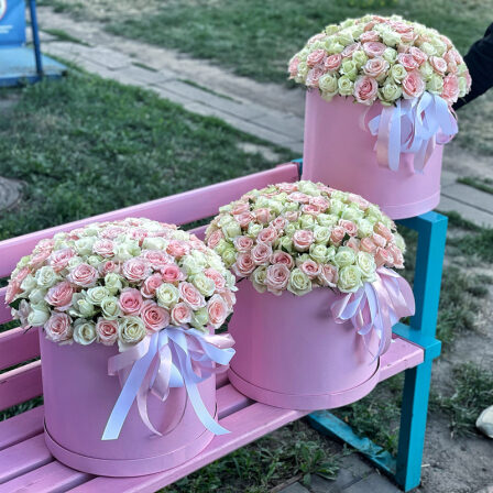 The "Unbeatable" flower surprise of 303 roses