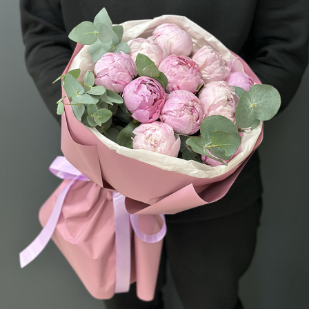 Bouquet of 11 Dutch peonies with eucalyptus (Usual)