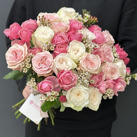 Author's bouquet of flowers "Embrace of roses" (Usual)