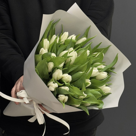 33 white tulips (Usual)