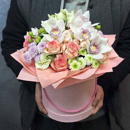 Flowers in a hat box "Time to love" (Usual)