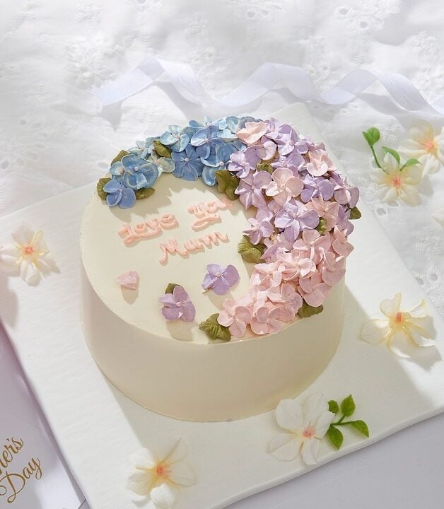 Hydrangea Bloom Mother's Day Cake (1 LB)