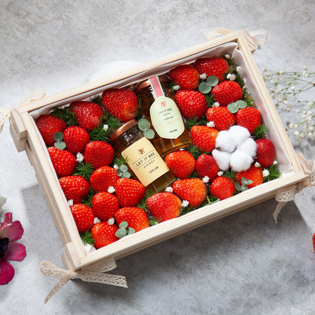 Fresh Strawberry & Honey Gift Box