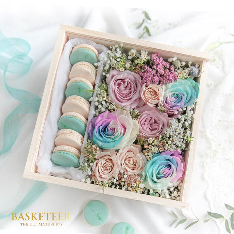 Macarons & Fresh Flowers Gift Box