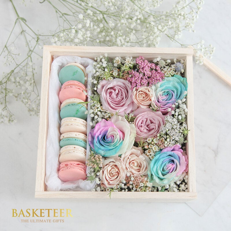 Macaron with Flowers