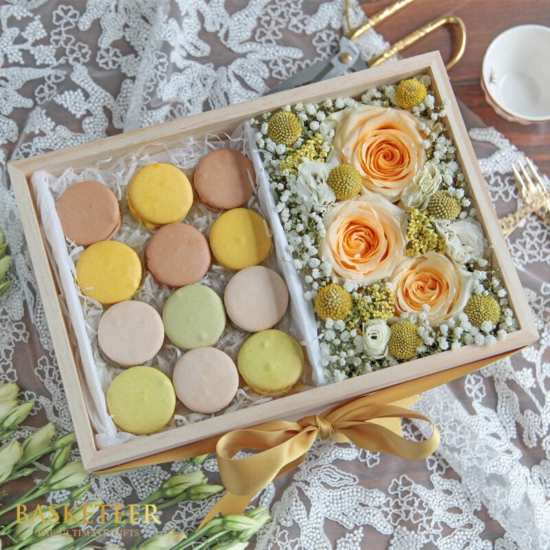 Macaron With Summer Flowers Box Set