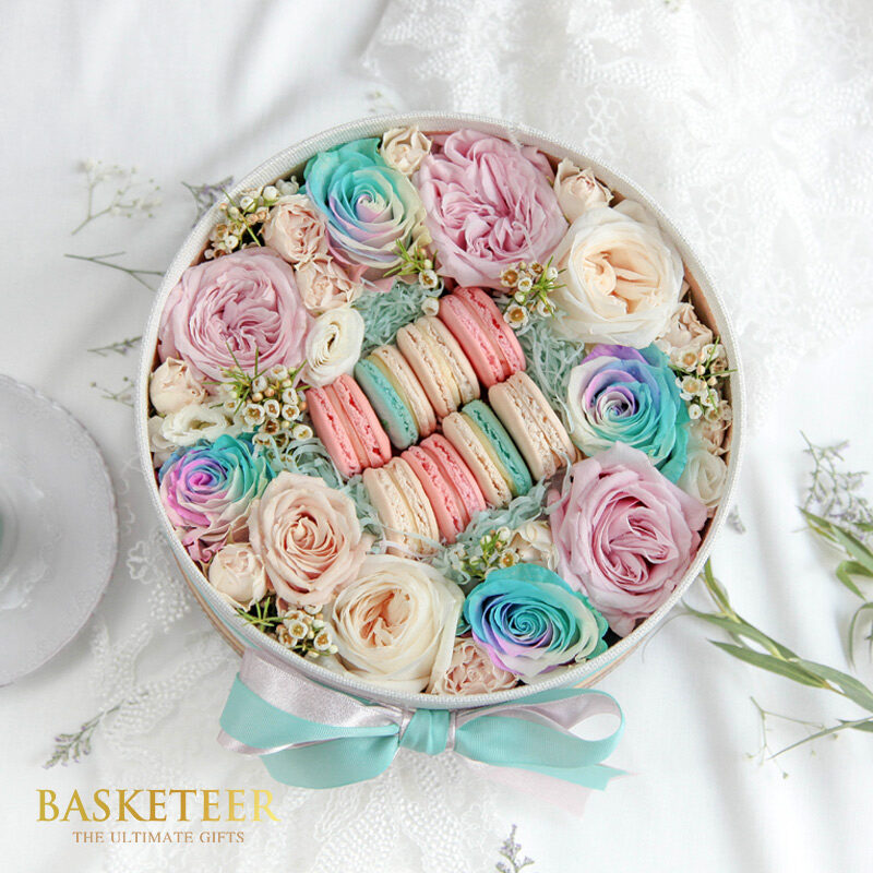 Macaron With Marshmallow Rose
