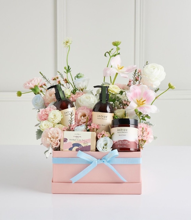 Intree Mon Rose Spa Gift Box with Flowers