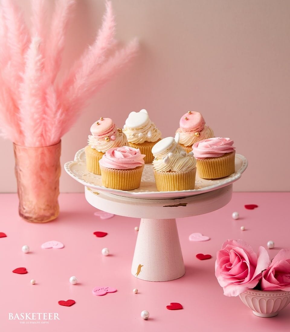Elegant Vanilla Cupcake Set