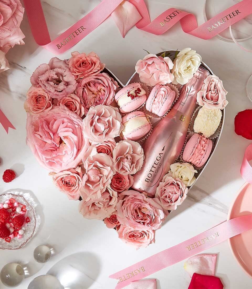 Pink Wine Roses Kissed Macarons Set