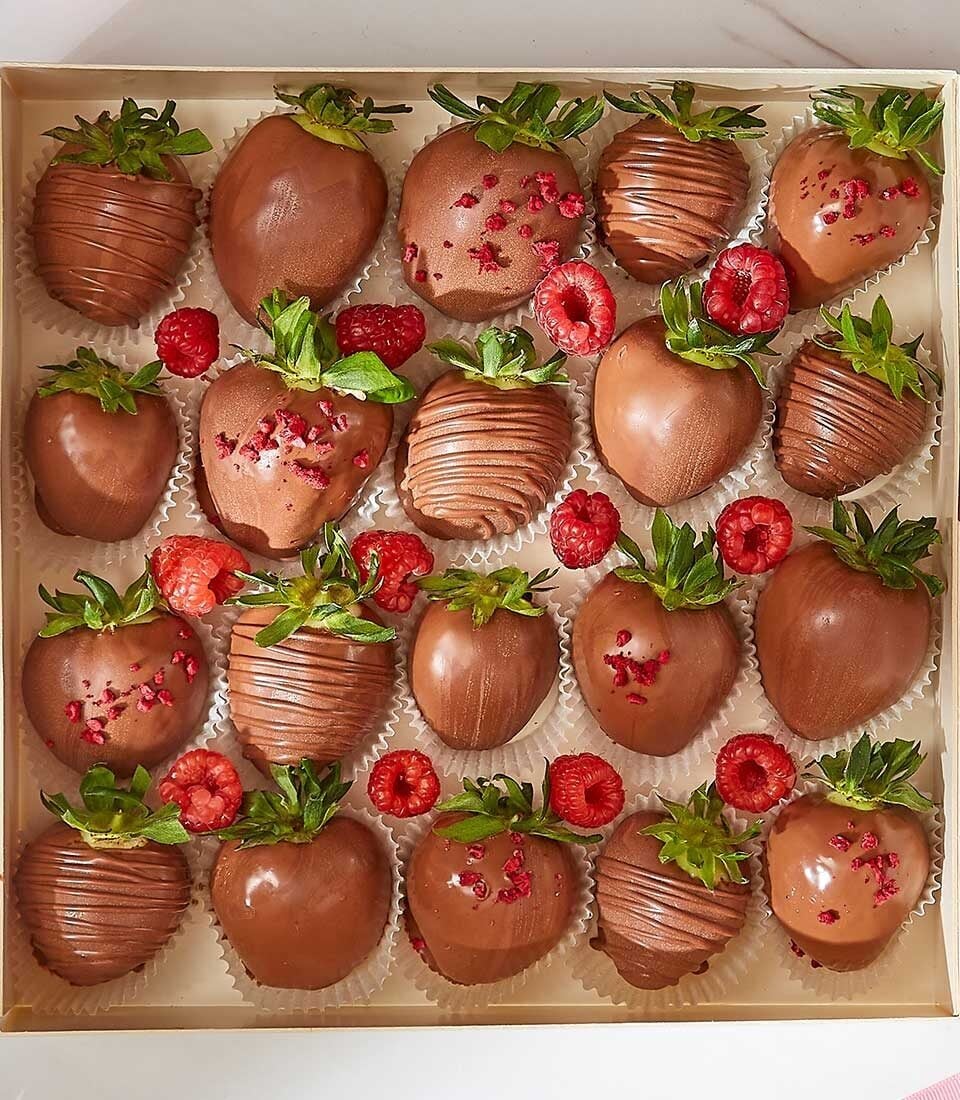Deluxe Chocolate-Covered Strawberries Gift Box