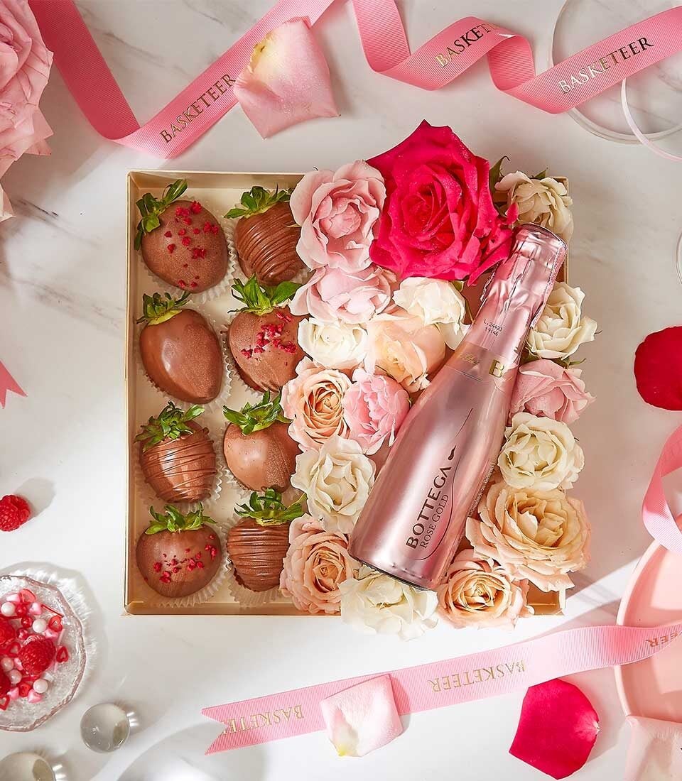 Chocolate-Dipped Strawberry Wine Gift