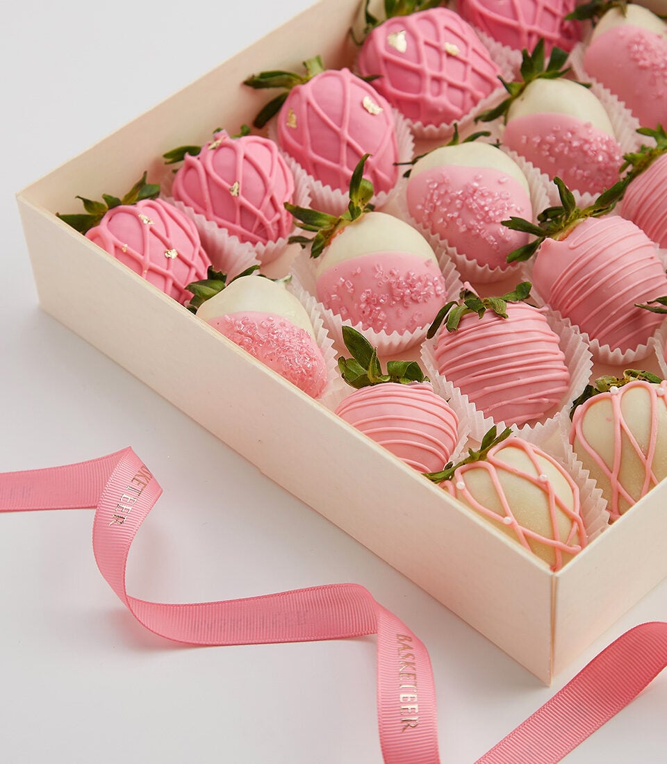 Premium Chocolate-Covered Strawberries — Perfect Gift Box