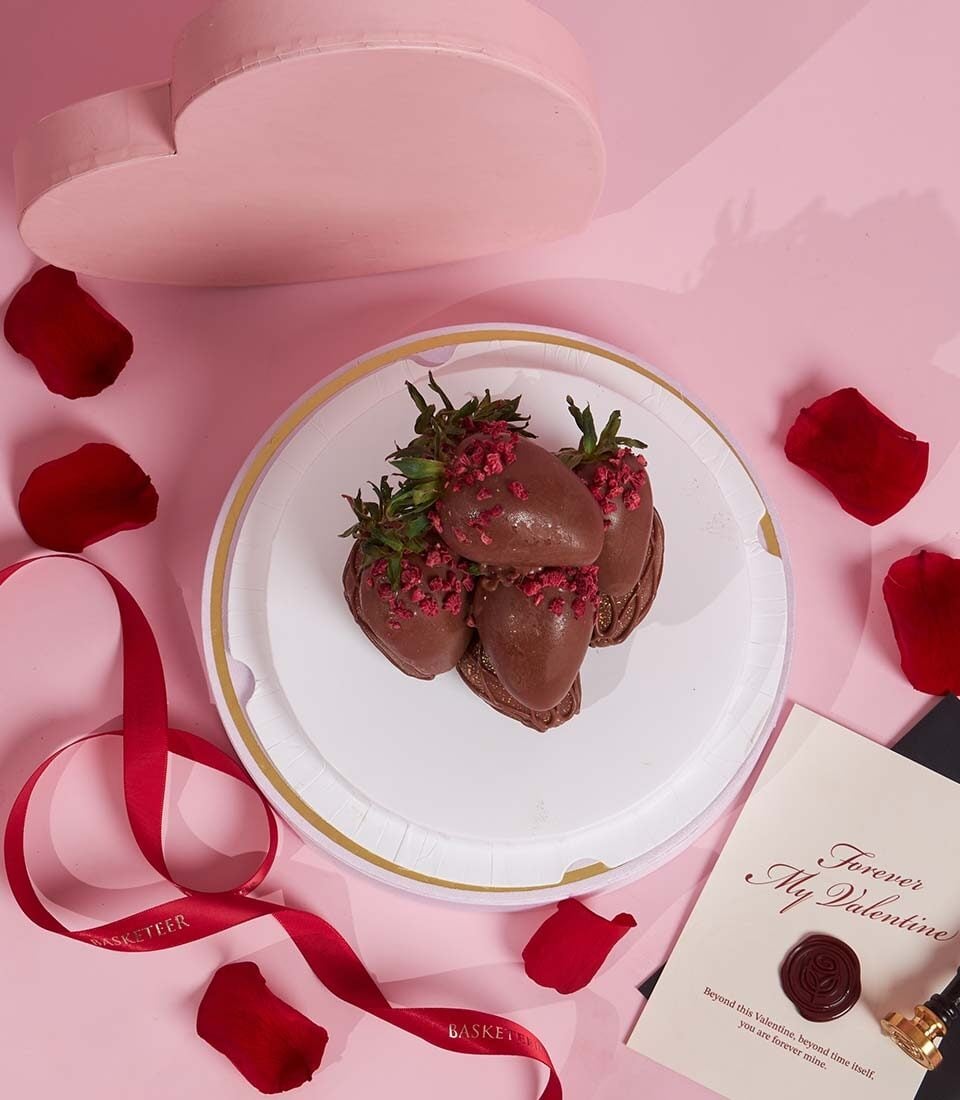 Charlotte Dark Chocolate-Covered Strawberries Gift Box