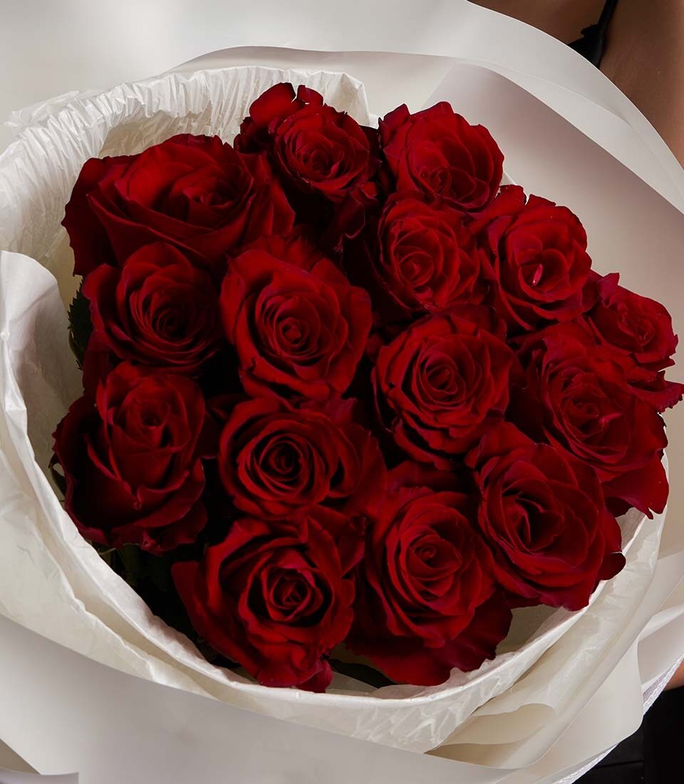 Grand Explorer Ecuador Red Rose Bouquet