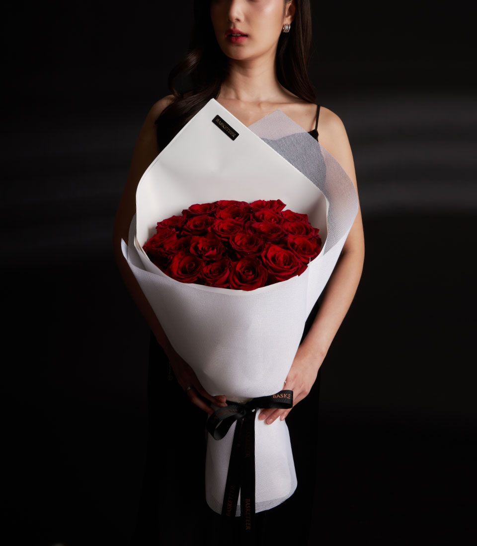 Luxury Explorer Ecuador Red Rose Bouquet