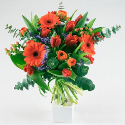 Send the bouquet of colorful bouquet as a flower bud
