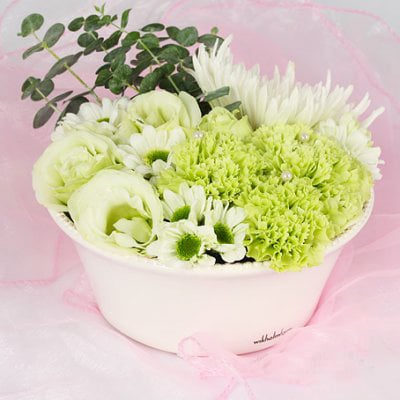 Send Low white arrangement blombud