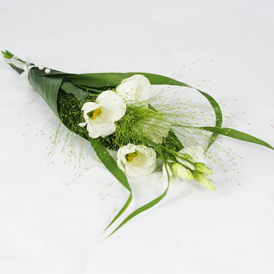 Hand Bouquet with white prärieklocka