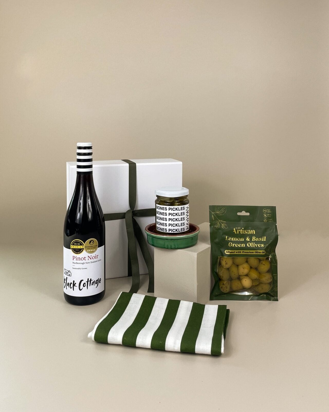 The Wine & Nibbles Gift Box
