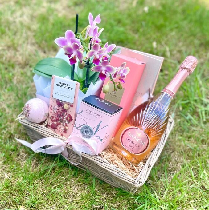 LUSH PEACH GIFT BASKET
