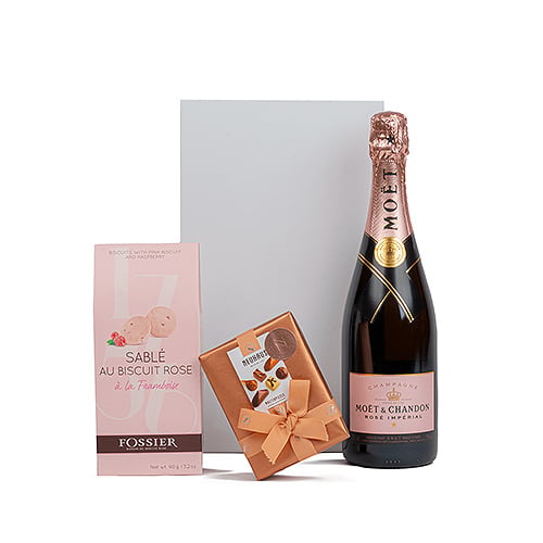 Moet & Chandon Rose Champagne ,75cl & Sweets