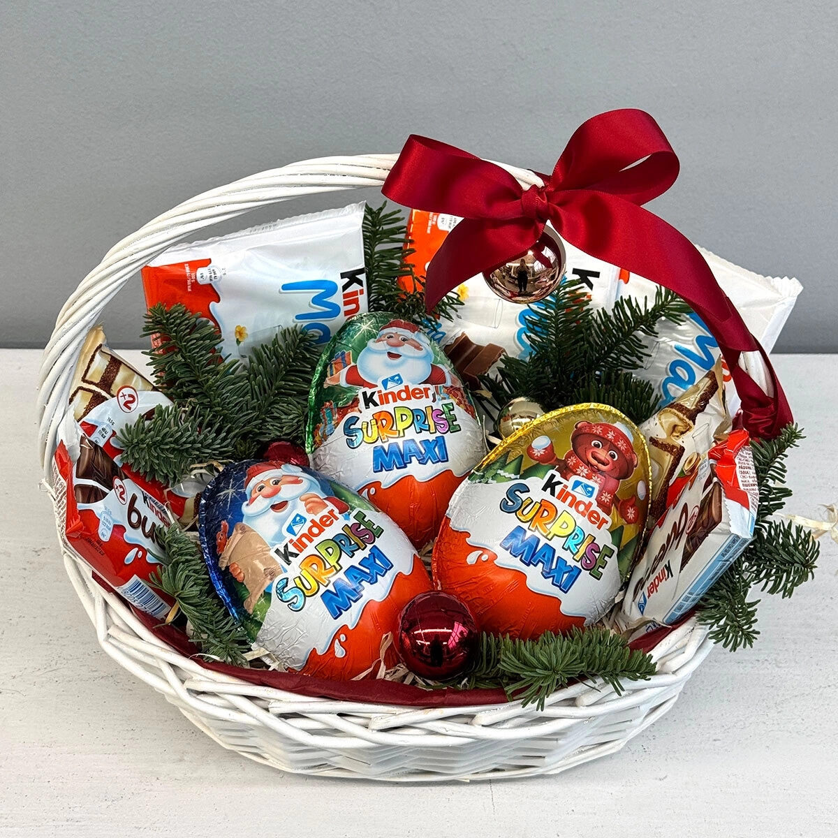 Basket "Kinder Surprise Maxi"