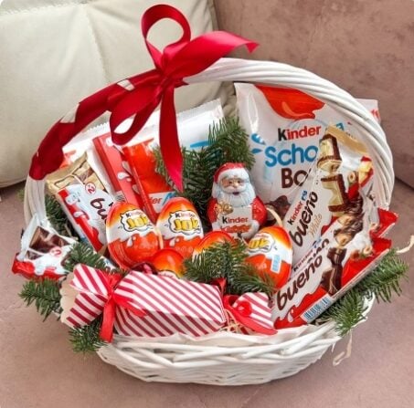 Basket "Kinder Surprise"