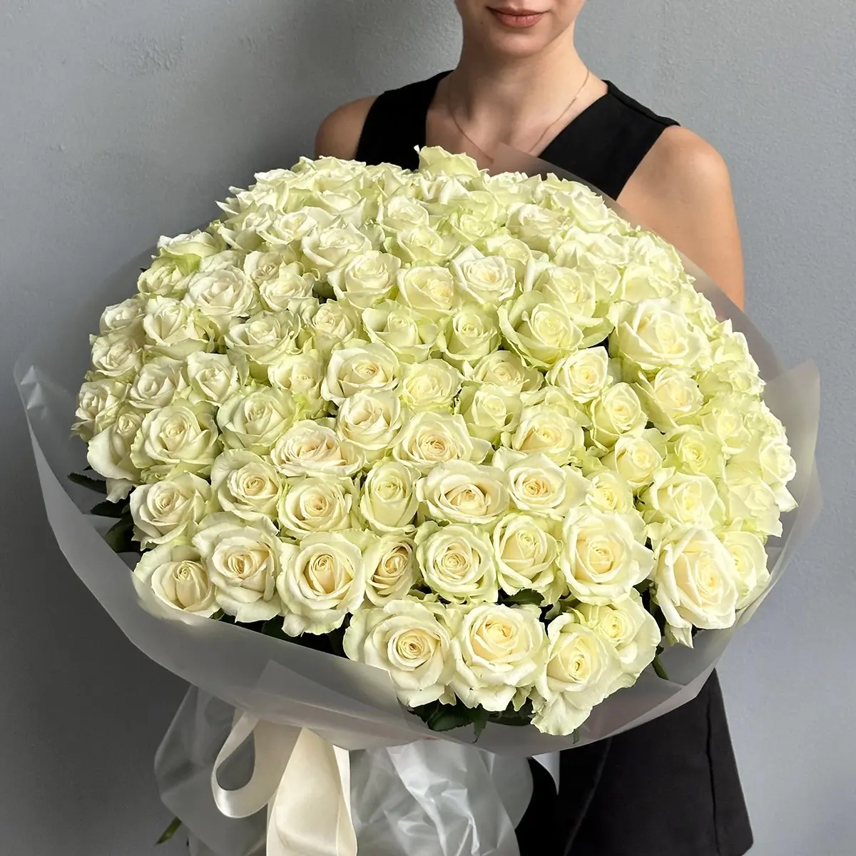 101 White Roses 60-70 cm