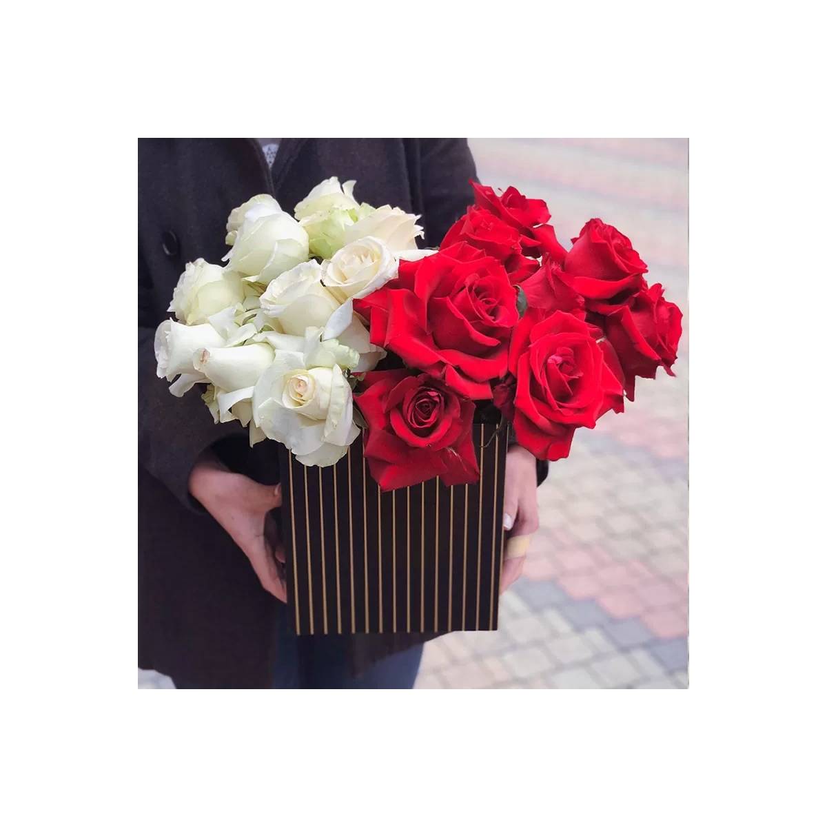 Roses in a Box "Queen of Hearts"