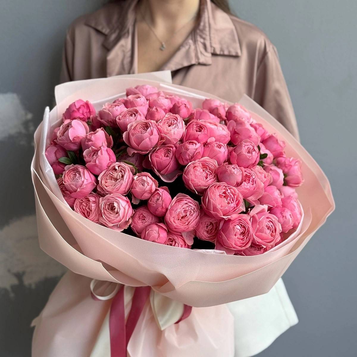 25 Roses Sylvia Pink
