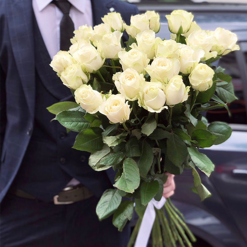 25 White Roses 60-70 cm